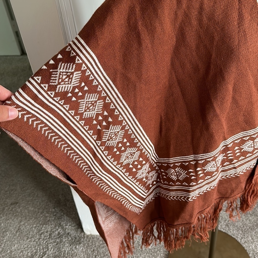 Pattern Poncho - Picture 2 of 4